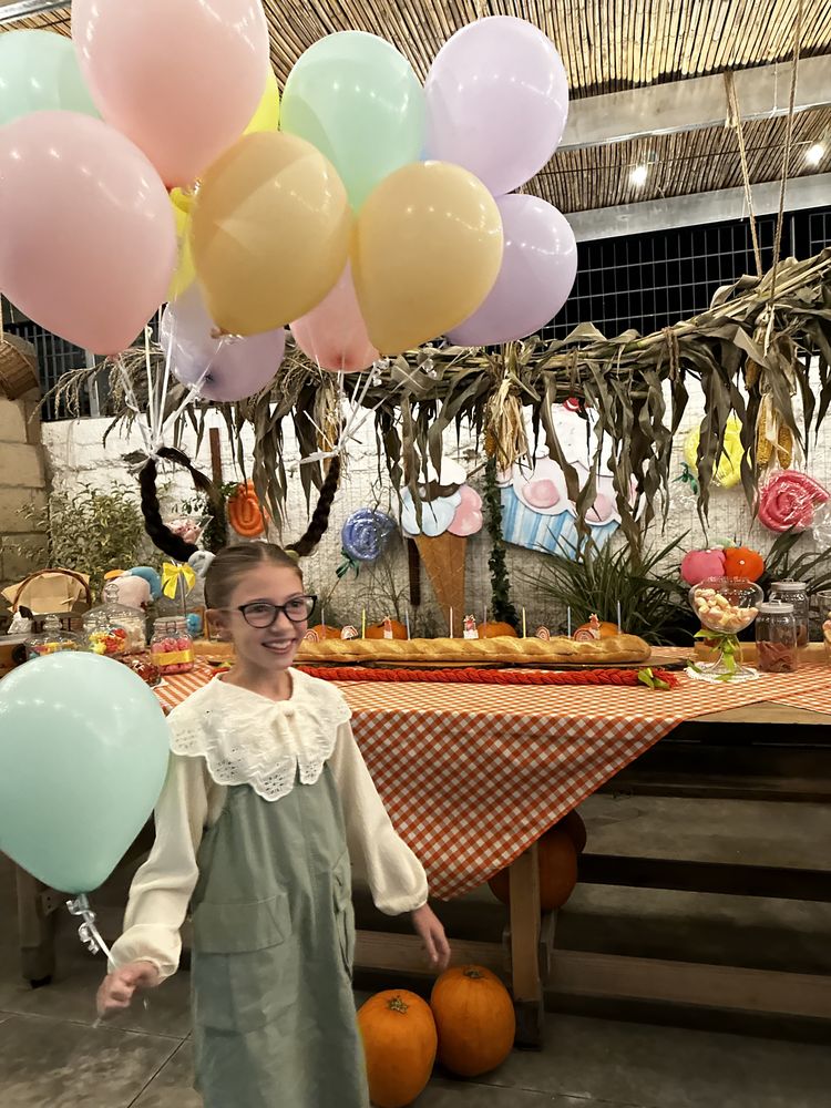 Festa d'autunno con zucche e palloncini